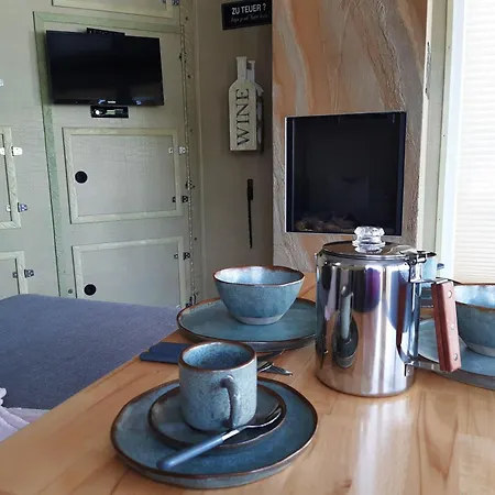 בית נופש Traumhaus-auf-dem-wasser-modernisiertes-hausboot-13-x-4-m