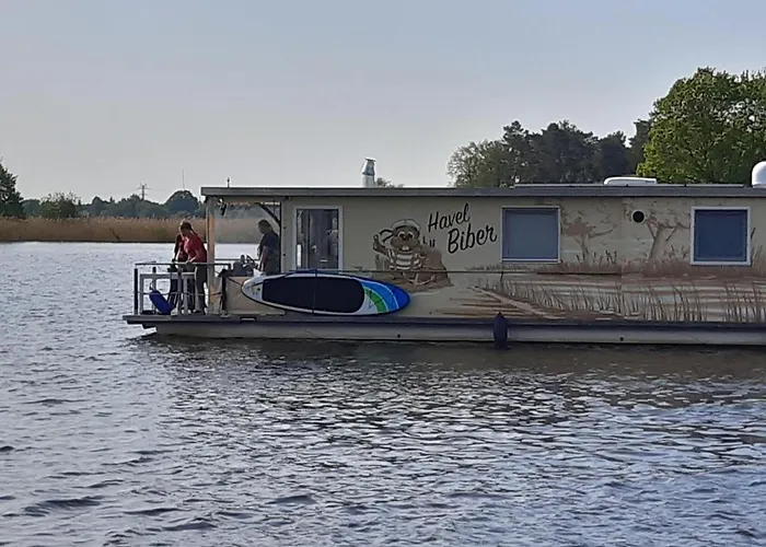 Traumhaus-auf-dem-wasser-modernisiertes-hausboot-13-x-4-m * Kutzkow