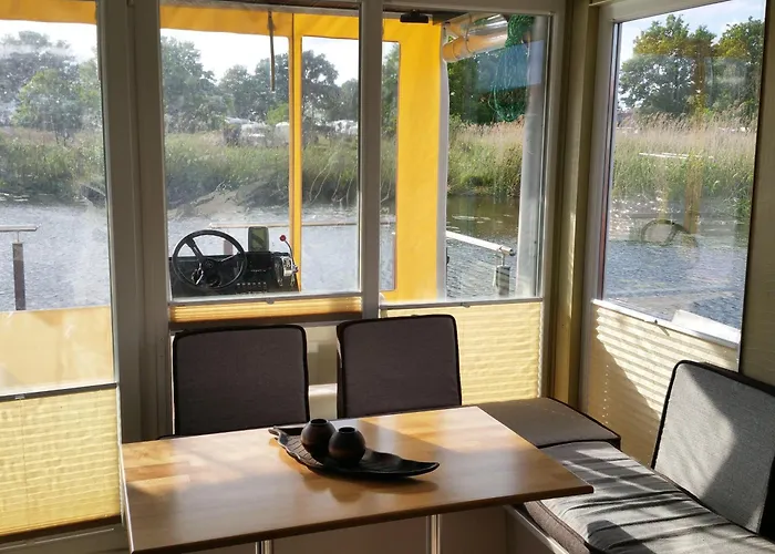 Traumhaus-auf-dem-wasser-modernisiertes-hausboot-13-x-4-m *